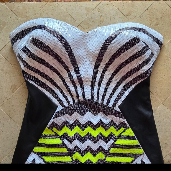 bebe Strapless Dress with Black and Neon Yellow Pattern - Picture 2 of 10